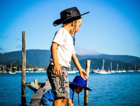幼儿园小朋友骑马上学的独特景象引围观