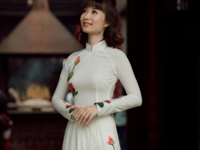 赵丽颖白鹿同台亮相，活动状态展现无尽魅力