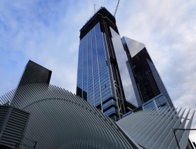 美银证券上调领展房产基金目标价至44港元，重申买入评级