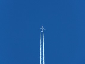 嫦娥五号进入近圆形环月轨道飞行，探索太空的新里程碑