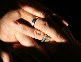 疑因妻子出轨自杀男子家属最新发声，真相与情感的纠葛