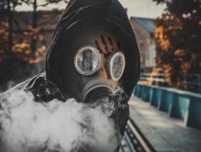 绿皮火车上的烟雾与呼吸权，是否应该全列吸烟？